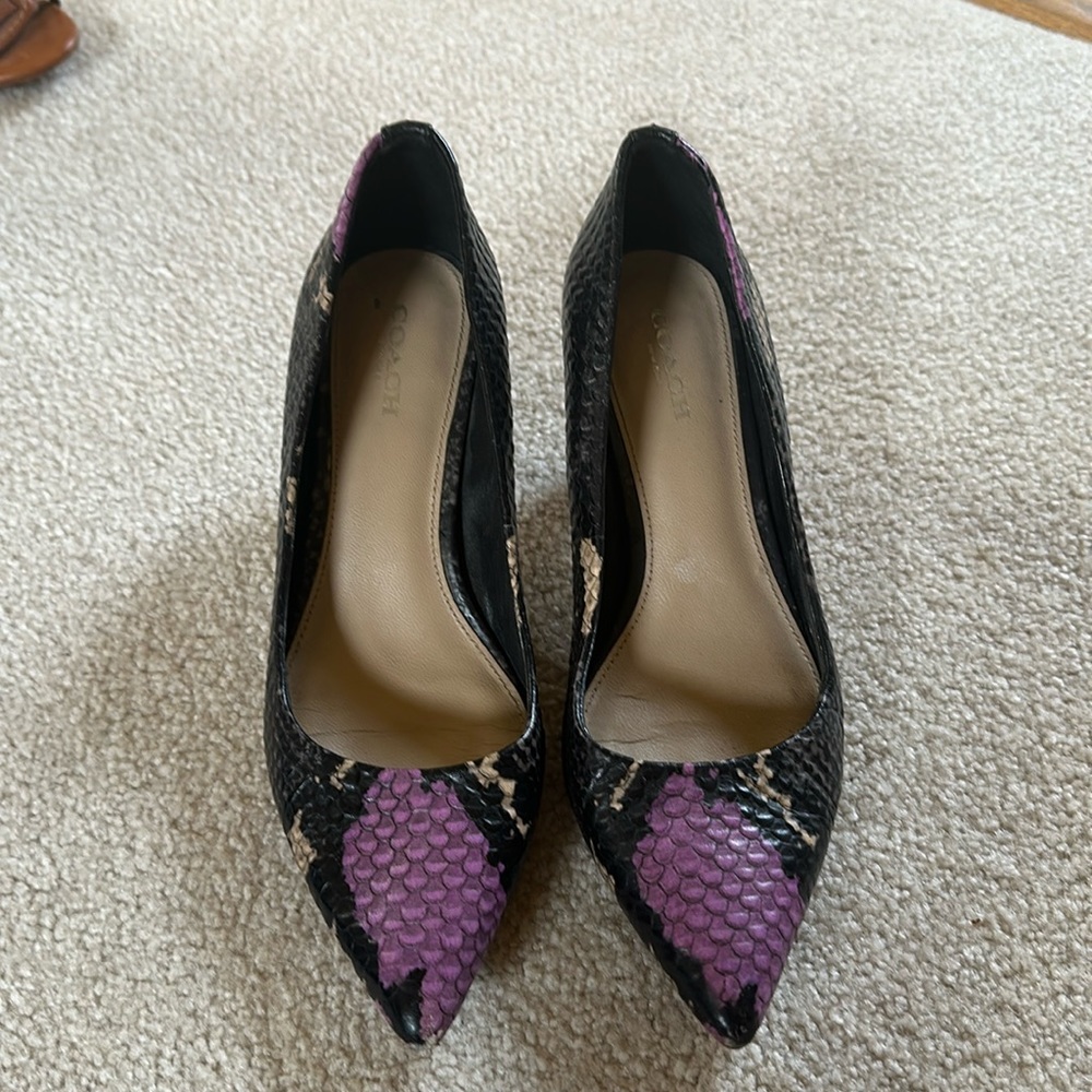 Coach pumps